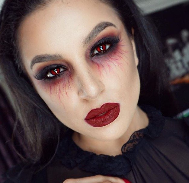 Vampire Halloween Look